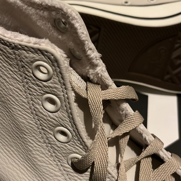 Converse - Picture 2 of 5